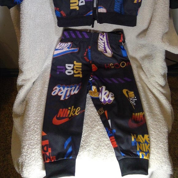 NIKE TRACK SUIT- NWT- NIKE LOGO PRINT-UNISEX- 2 PIECE SIZE 18MONTH - Picture 4 of 8